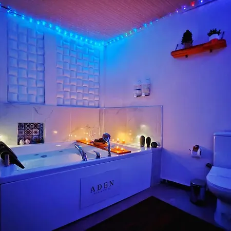 Aden Hotel *
