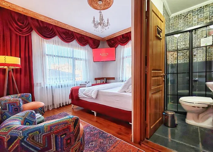 Aden Hotel *